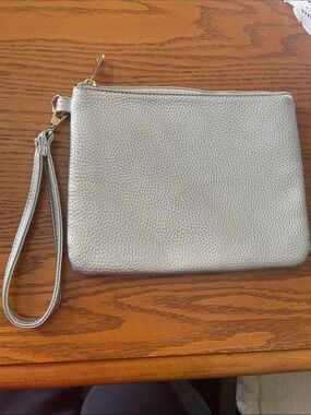 Silver pebbled vegan leather wristlet
